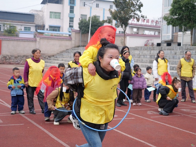 大坪場(chǎng)鎮(zhèn)幼兒園舉辦第四屆親子運(yùn)動(dòng)會(huì)
