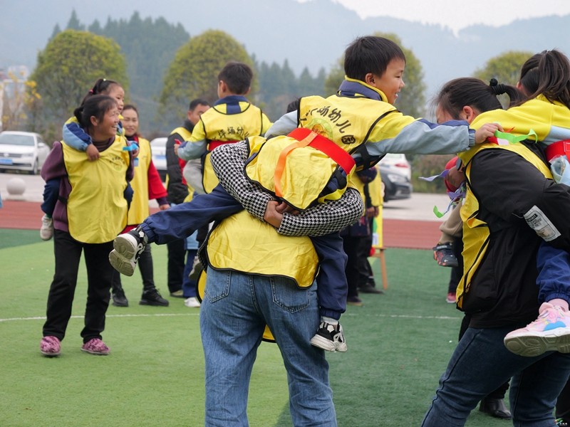 大坪場(chǎng)鎮(zhèn)幼兒園舉辦第四屆親子運(yùn)動(dòng)會(huì)
