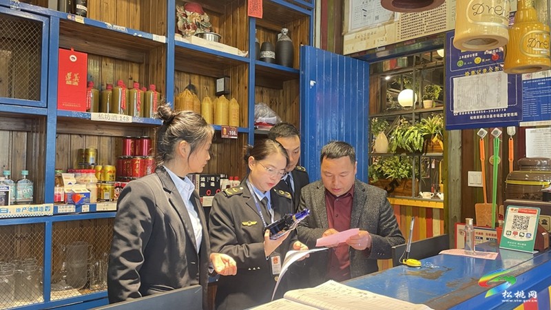 松桃:開(kāi)展“隨機(jī)查餐廳”暨“促進(jìn)餐飲消費(fèi)·制止餐飲浪費(fèi)”檢查活動(dòng)