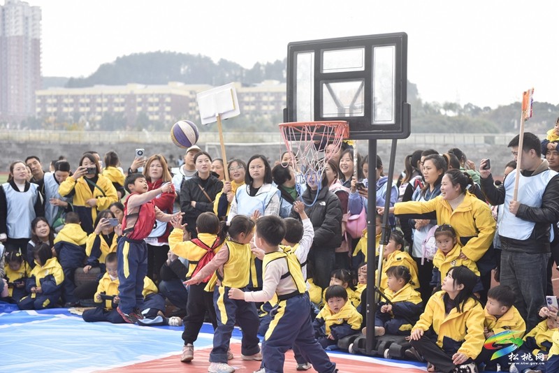縣第二幼兒園開展冬季親子運(yùn)動(dòng)會(huì)