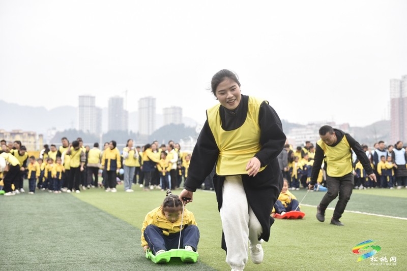 縣第二幼兒園開展冬季親子運(yùn)動(dòng)會(huì)