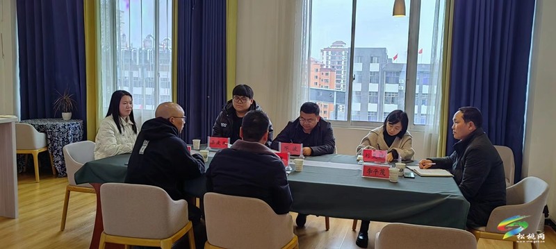 印江縣委宣傳部來松桃考察“兩心”融合平臺運(yùn)行情況