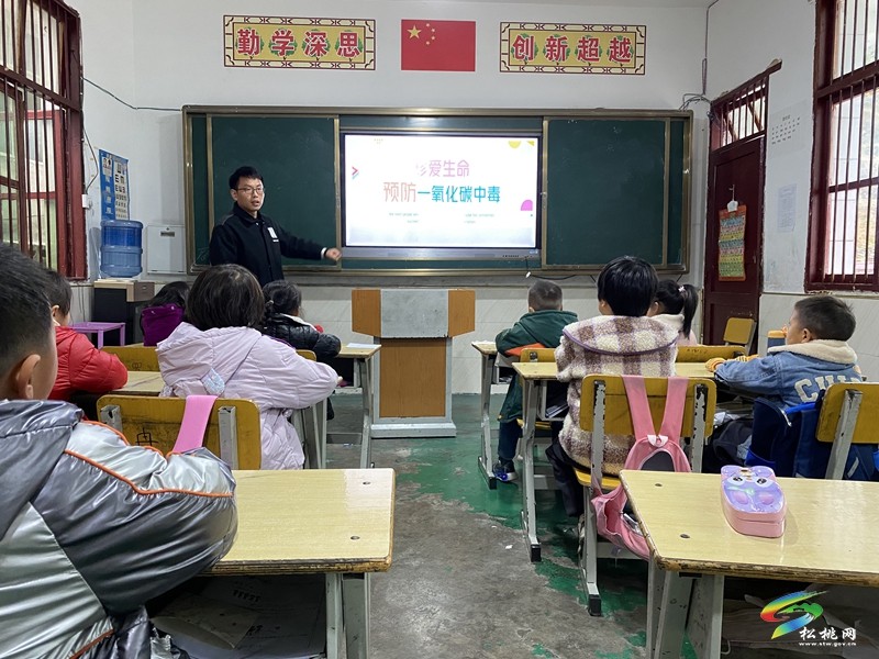 寨英鎮(zhèn)教育系統(tǒng)多舉措筑牢冬季校園安全防護網(wǎng)