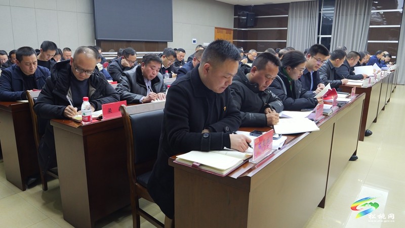 縣委常委會理論學(xué)習(xí)中心組集中學(xué)習(xí)研討暨學(xué)習(xí)貫徹習(xí)近平新時代中國特色社會主義思想主題教育調(diào)研成果交流會召開