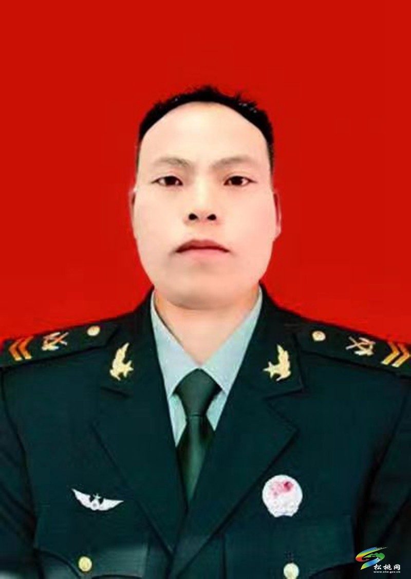 松桃：現(xiàn)役軍人勇救貨車司機(jī)
