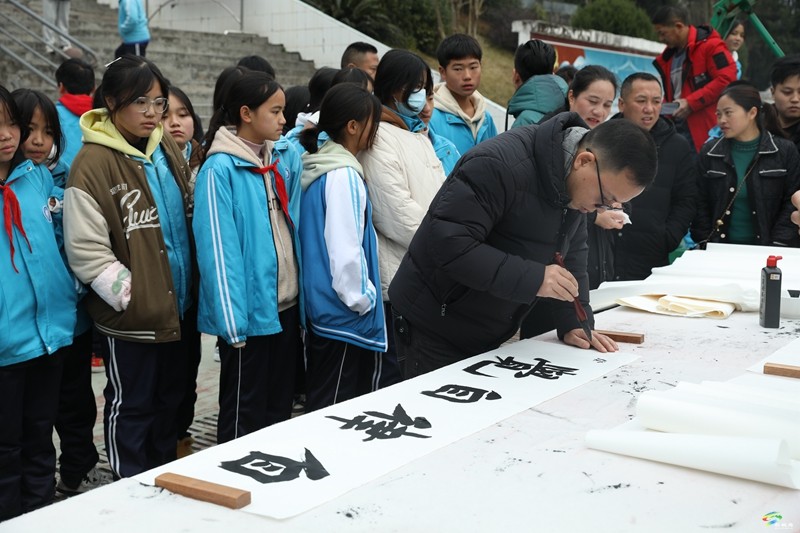 大坪場鎮(zhèn)中學(xué)舉行藝術(shù)之冬書畫聯(lián)誼活動