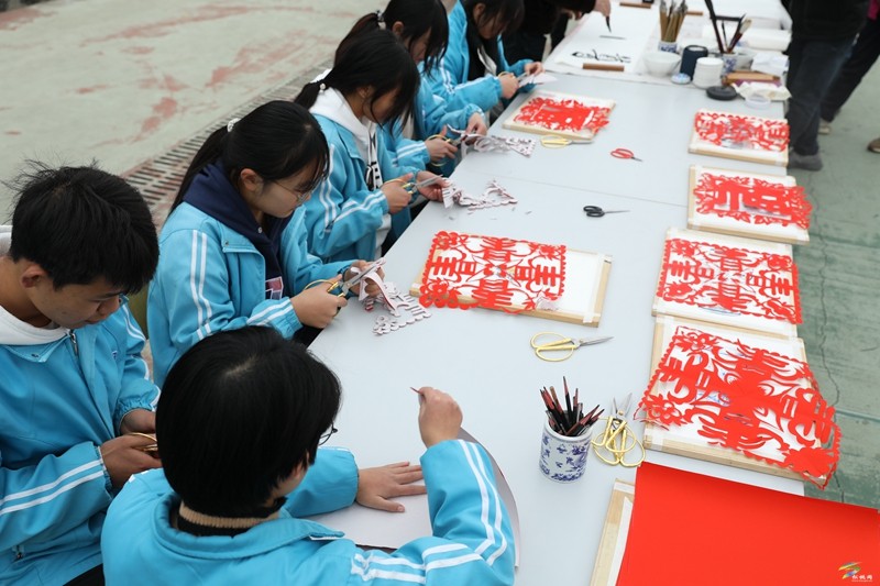 大坪場鎮(zhèn)中學(xué)舉行藝術(shù)之冬書畫聯(lián)誼活動