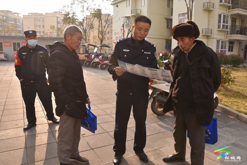 松桃開(kāi)展“全民反恐 共創(chuàng)平安”反恐怖宣傳教育活動(dòng)