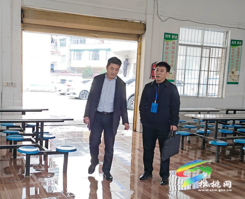 銅仁市評估專家組到妙隘鄉(xiāng)完小開展“公辦強(qiáng)校計劃項目培育學(xué)?！敝衅谠u估工作