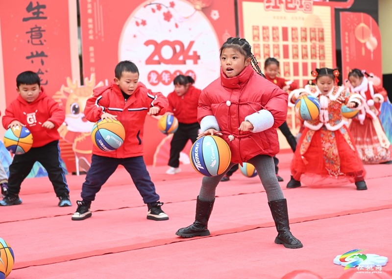 元旦來臨!縣第三幼兒園迎新年活動(dòng)精彩紛呈