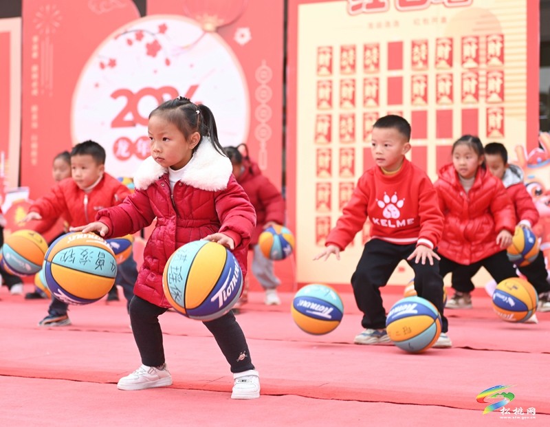 元旦來臨!縣第三幼兒園迎新年活動(dòng)精彩紛呈