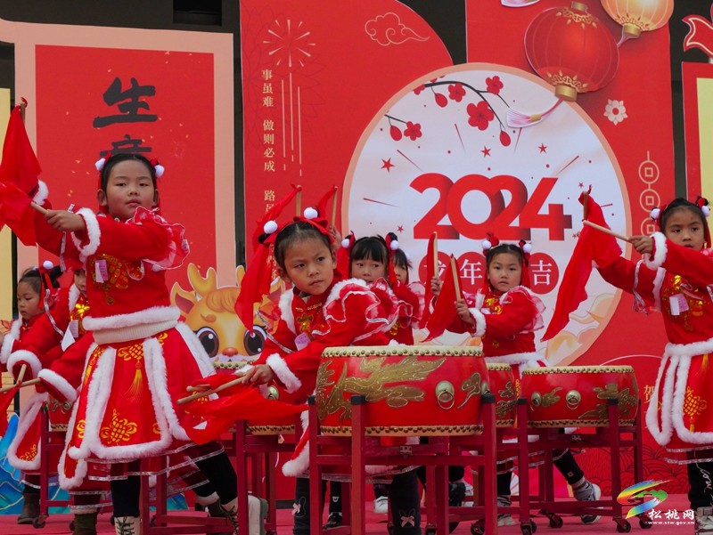 元旦來臨!縣第三幼兒園迎新年活動(dòng)精彩紛呈