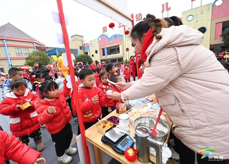 元旦來臨!縣第三幼兒園迎新年活動(dòng)精彩紛呈
