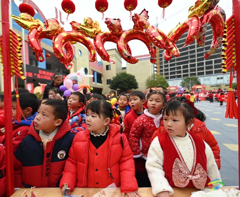 元旦來臨!縣第三幼兒園迎新年活動(dòng)精彩紛呈
