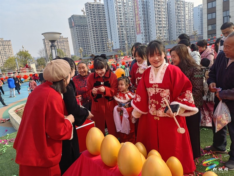 縣第七幼兒園開(kāi)展“趕年集.尋年味”2024年慶元旦活動(dòng)