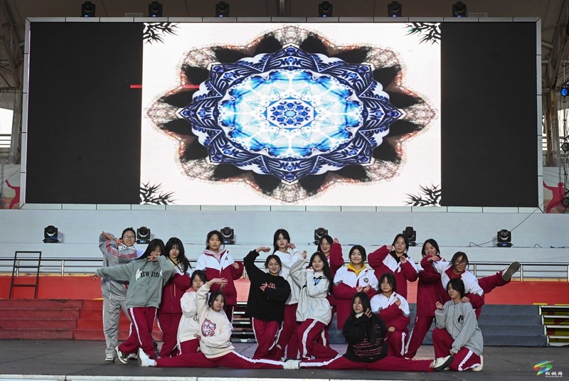 松桃民族中學慶祝建校90周年晚會今晚舉辦，彩排現(xiàn)場美圖搶先看~