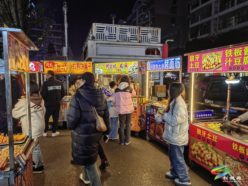 松桃跨年夜經(jīng)濟熱潮：零售業(yè)、餐飲業(yè)及娛樂產(chǎn)業(yè)全面發(fā)力