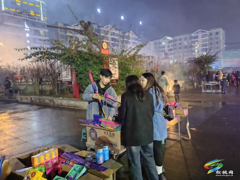 松桃跨年夜經(jīng)濟熱潮：零售業(yè)、餐飲業(yè)及娛樂產(chǎn)業(yè)全面發(fā)力