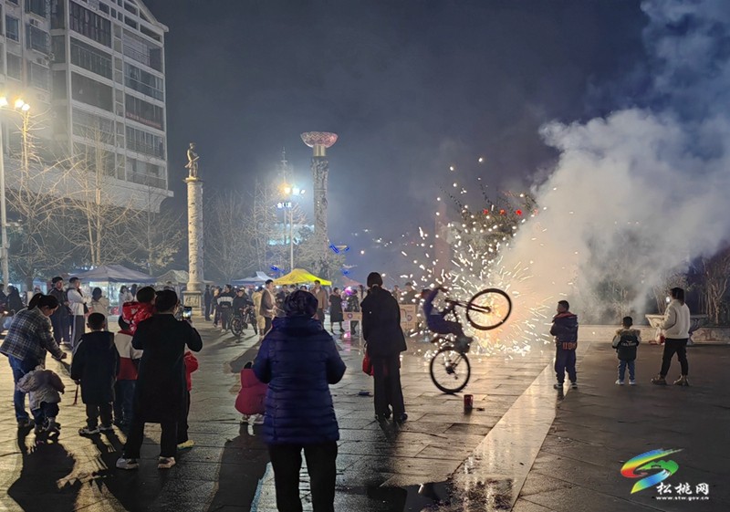 松桃跨年夜經(jīng)濟熱潮：零售業(yè)、餐飲業(yè)及娛樂產(chǎn)業(yè)全面發(fā)力