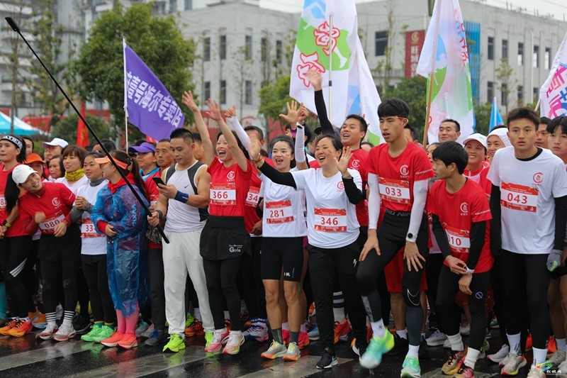 松桃：千人迎新跑 闊步奔向2024
