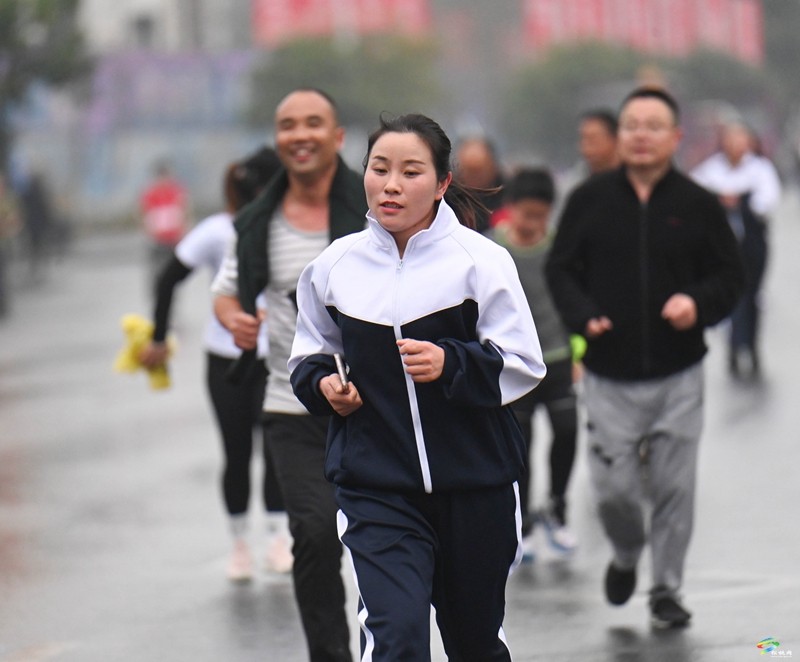 松桃：千人迎新跑 闊步奔向2024