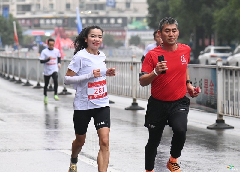 松桃：千人迎新跑 闊步奔向2024