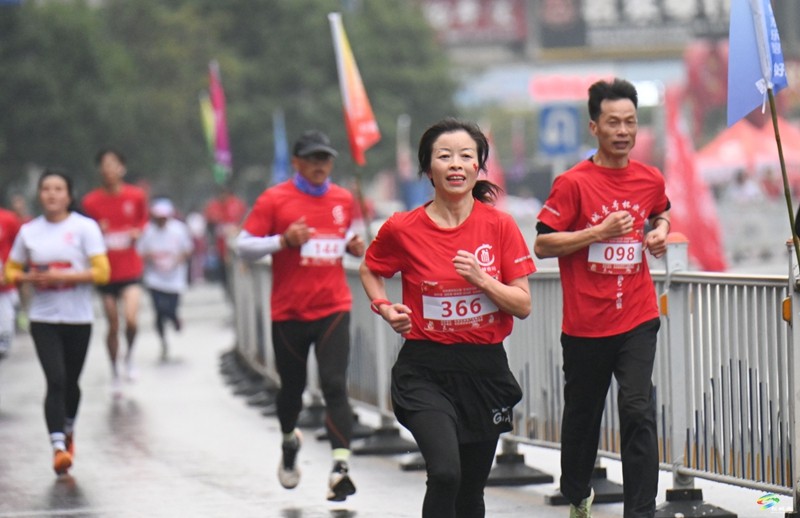 松桃：千人迎新跑 闊步奔向2024