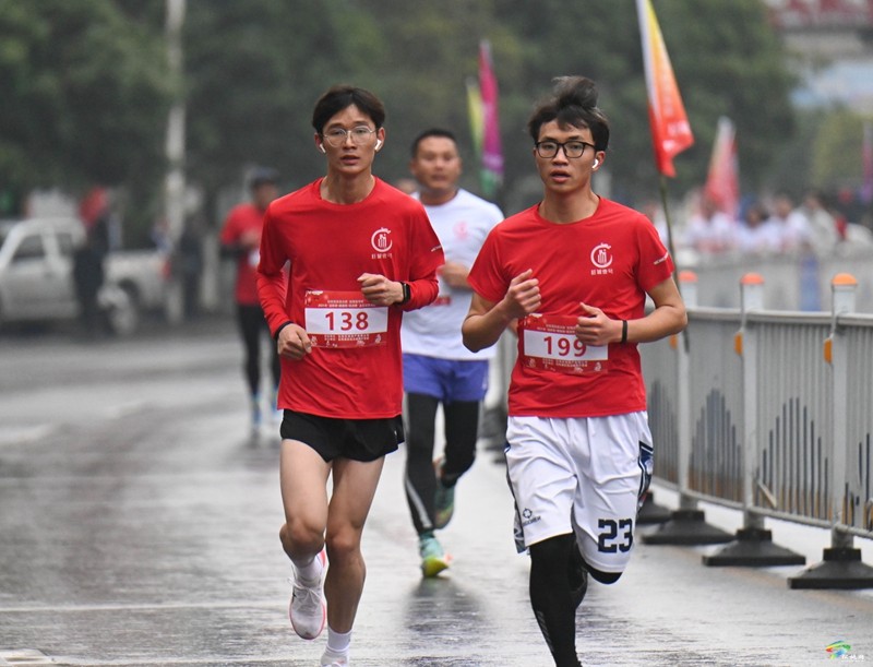 松桃：千人迎新跑 闊步奔向2024