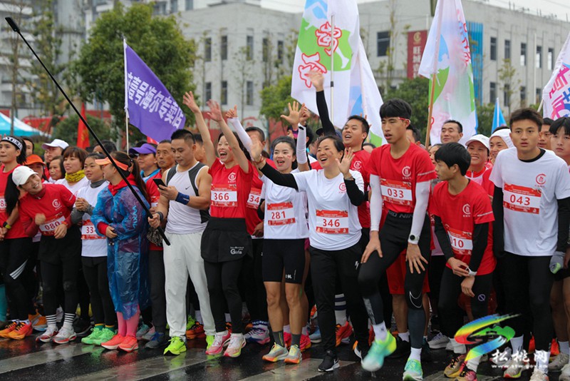 松桃：千人迎新跑 闊步奔向2024