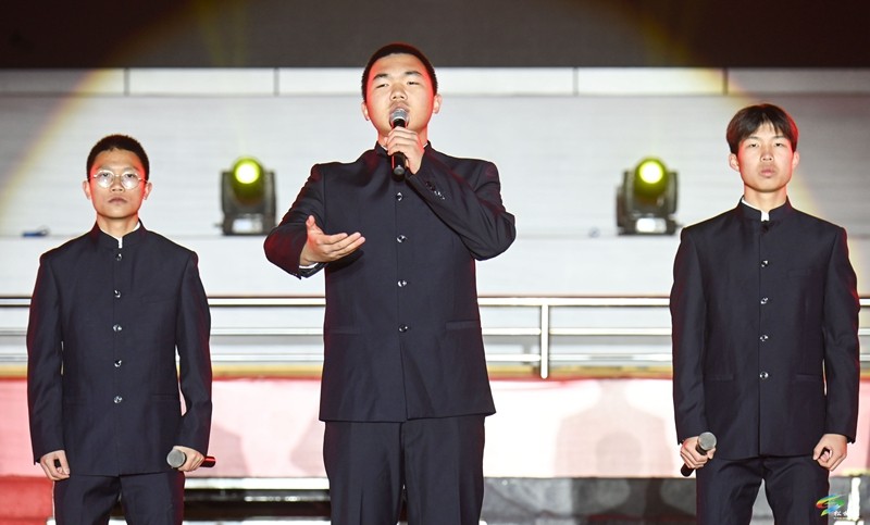 松桃民族中學慶祝建校90周年晚會今晚舉辦，彩排現(xiàn)場美圖搶先看~