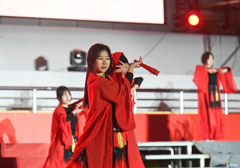 松桃民族中學慶祝建校90周年晚會今晚舉辦，彩排現(xiàn)場美圖搶先看~