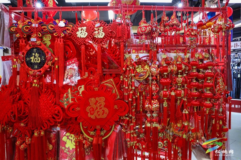 松桃：買年貨迎新春 商家備足貨源迎新年