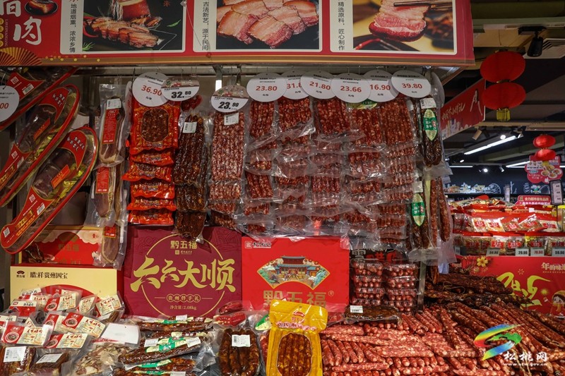 松桃：買年貨迎新春 商家備足貨源迎新年