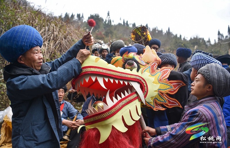 松桃盤石舉行苗族“接龍”儀式