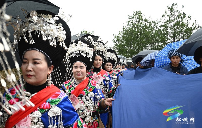 松桃盤石舉行苗族“接龍”儀式