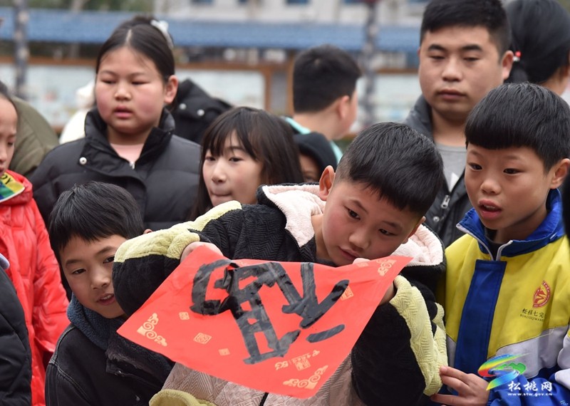 “新春送祝福·文化進(jìn)萬家”活動走進(jìn)團(tuán)山社區(qū)