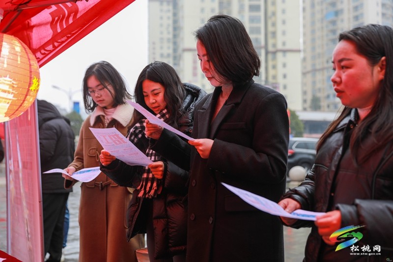 【新春走基層】就業(yè)援助下基層 真情幫扶暖人心