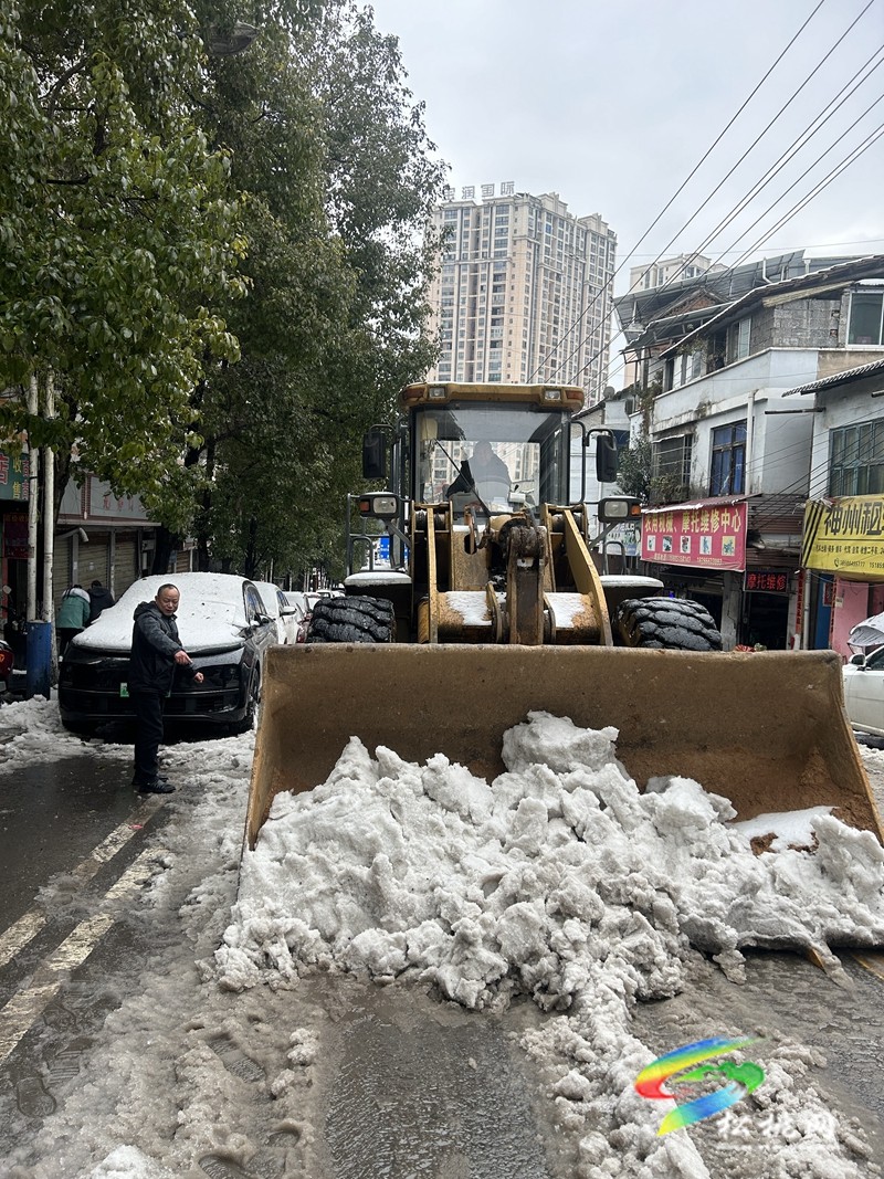 以雪為令  聞雪而動 ——松桃志愿服務隊為群眾安全出行保駕護航
