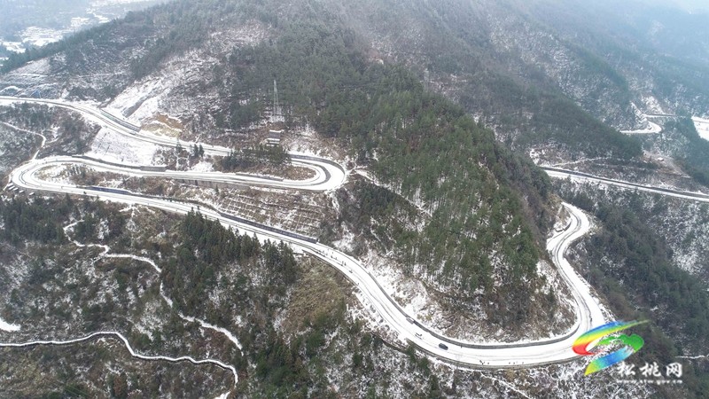 松桃：黨員除雪保暢迎春節(jié)
