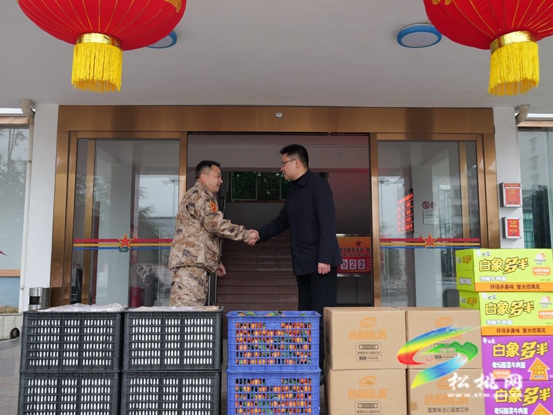 周強(qiáng)黃思紅龍秀福吳峰龍勇黃曉勇看望慰問(wèn)春節(jié)值班人員
