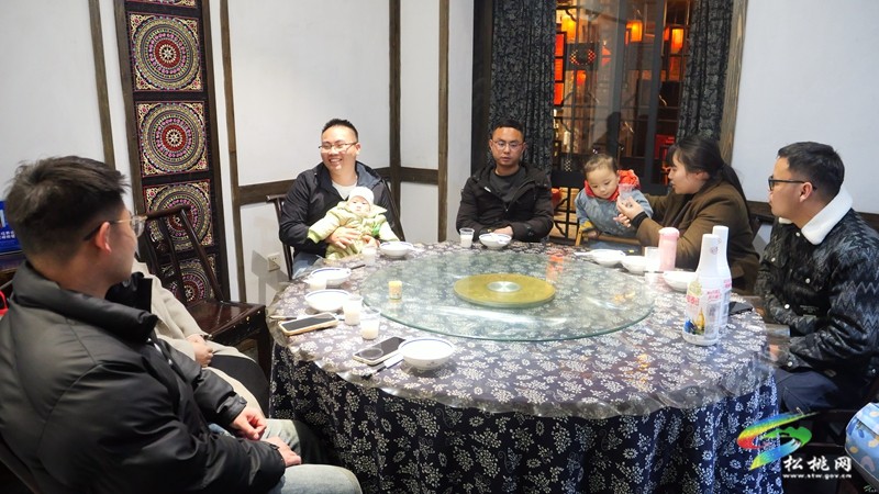 【網(wǎng)絡(luò)中國(guó)節(jié)·春節(jié)】春節(jié)點(diǎn)餐要適量   “光盤行動(dòng)”不打烊