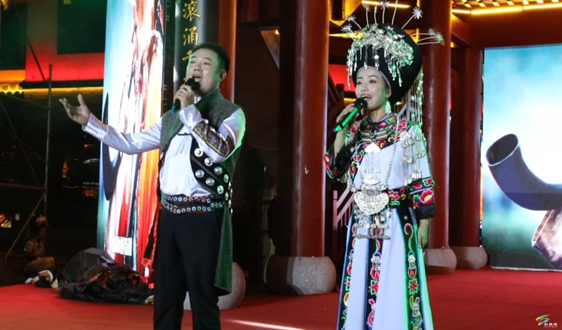 驚艷又震撼!松桃苗族非遺秀演巡游銅仁中南門(mén)
