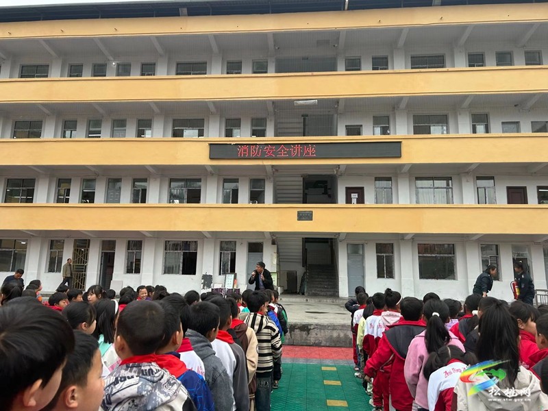 寨英鎮(zhèn)完小開(kāi)展消防安全應(yīng)急疏散演練活動(dòng)