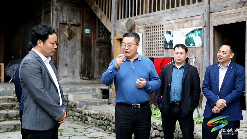 市人大常委會來松開展傳統(tǒng)村落民族特色村寨立法調(diào)研