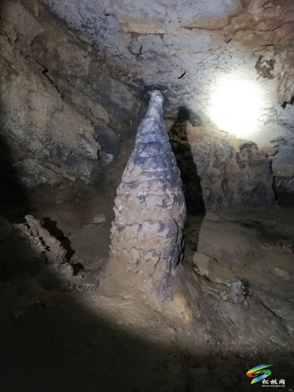 【多彩貴州·花漾中國】黃板鎮(zhèn)小灣村：洞口溶洞 魅力無窮