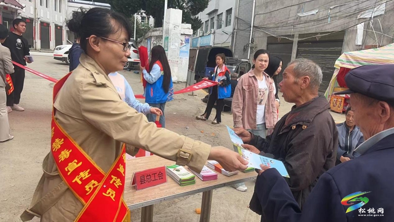 【法治松桃】縣總工會開展禁毒宣傳進(jìn)社區(qū)進(jìn)集市活動