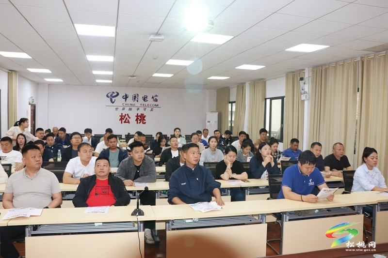 【法治松桃】縣公安交警到中國(guó)電信松桃分公司開(kāi)展春季道路交通安全宣傳活動(dòng)