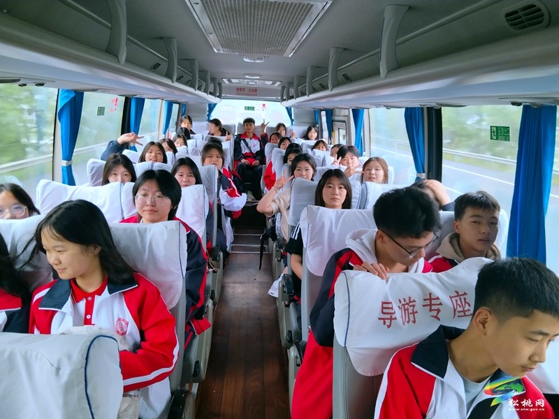 松桃第三高級(jí)中學(xué)開(kāi)展地質(zhì)科普研學(xué)實(shí)踐活動(dòng)