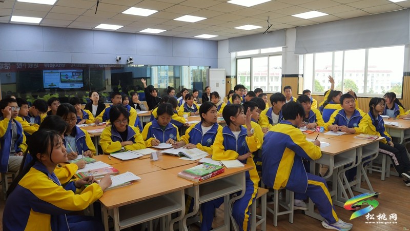 松桃教育局組織開展東西部協(xié)作暨“組團(tuán)式”幫扶教師“送教下?！被顒?dòng)