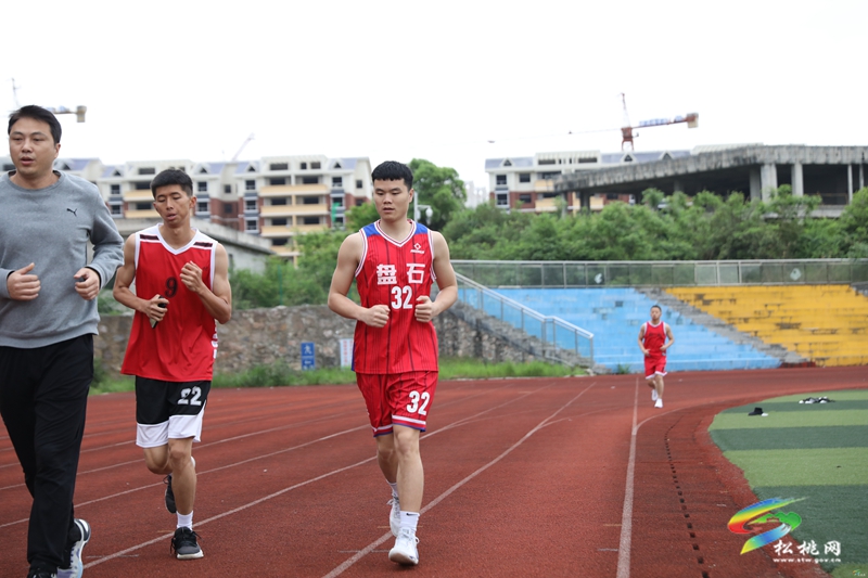 代表銅仁市參賽！松桃籃球隊全力備戰(zhàn)貴州“村BA”